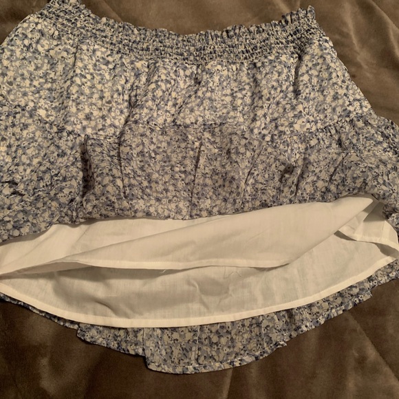 Free The Roses blue and white floral patterned tiered skirt, size L - Picture 3 of 4